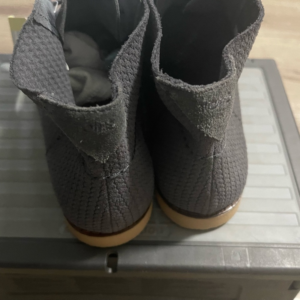Tom’s women suede bootie